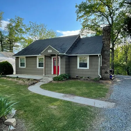 580 Maple Villa